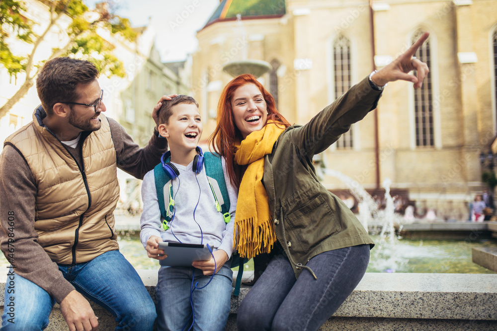 Obraz premium Young parents taking their little child to school