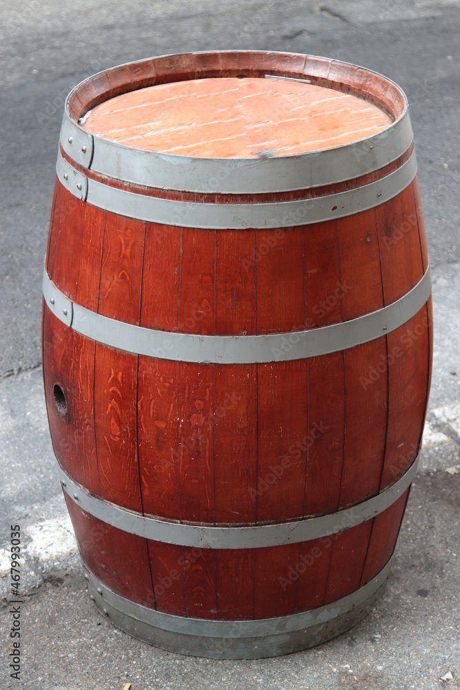 Fototapeta premium wooden barrel use coffee table