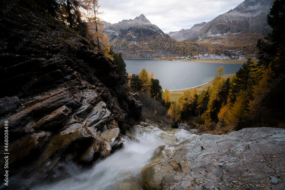 Naklejka premium Landscape at Lake Sils with waterfall