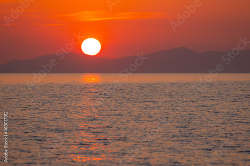 Fototapeta Naklejka Na Ścianę i Meble -  romantic sunrise over the greece island