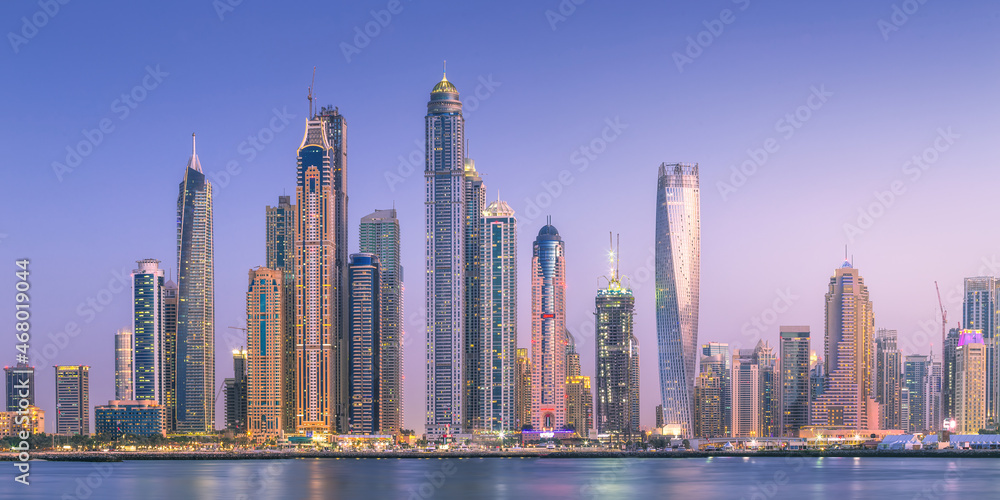 Obraz premium Dubai Marina bay view from Palm Jumeirah, UAE