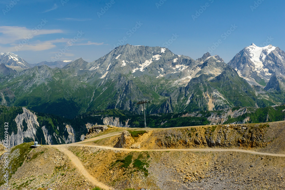 Fototapeta premium Montagne à Courchevel En France en été. Joli Paysage