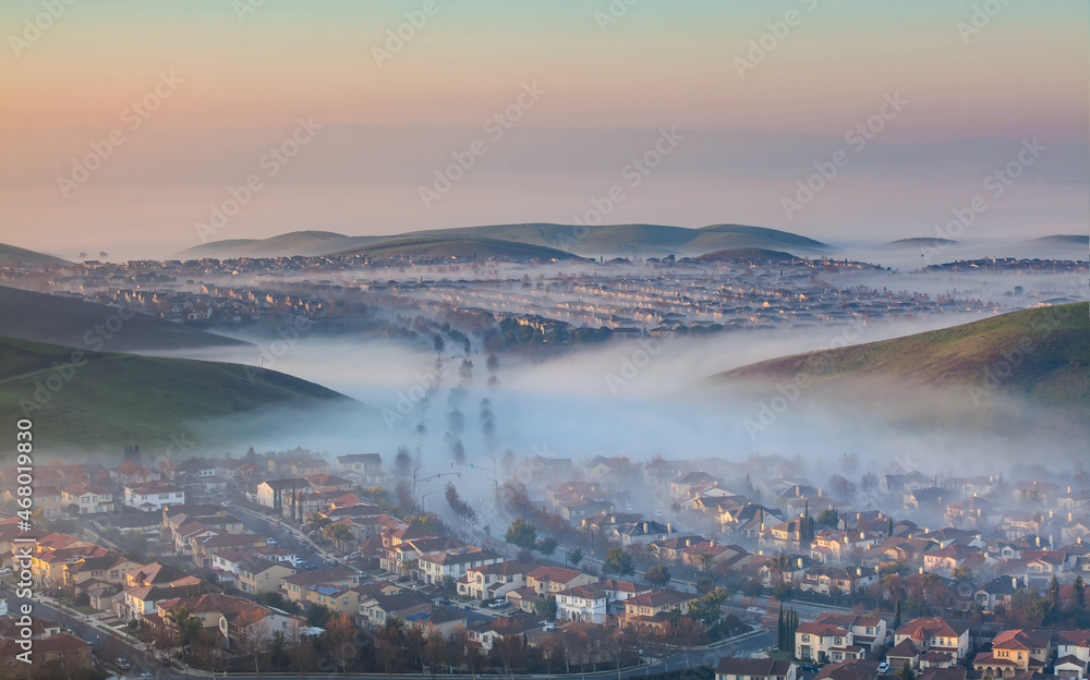 Obraz premium Foggy Morning in San Ramon, Tri-Valley, California