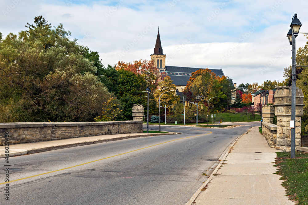 Obraz premium The Saint Joseph's Catholic Church and the bridge over lake Victoria in Stratford, Ontario.