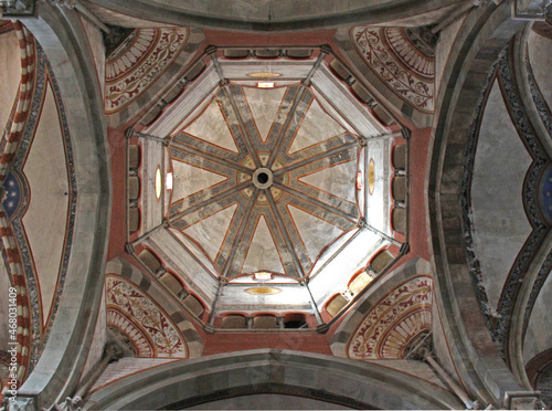 Basilica di Sant'Andrea  a Vercelli; la volta del tiburio photo