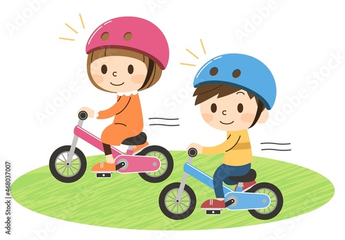 原っぱ自転車に乗る2人の子供