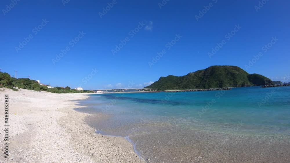 夏の終わりの晴れた日の慶良間諸島(阿嘉島)前浜ビーチ 夏の終わりの晴れた日の慶良間諸島(阿嘉島)前浜ビーチ