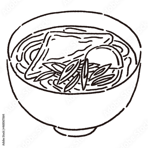 揚げとかまぼこ、ネギののった温かいきつねうどん