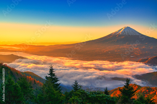 新道峠より雲海の富士山