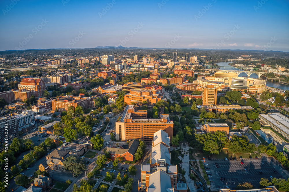 Aerial View of a large Public University in Knoxville, Tennessee - obrazy, fototapety, plakaty 