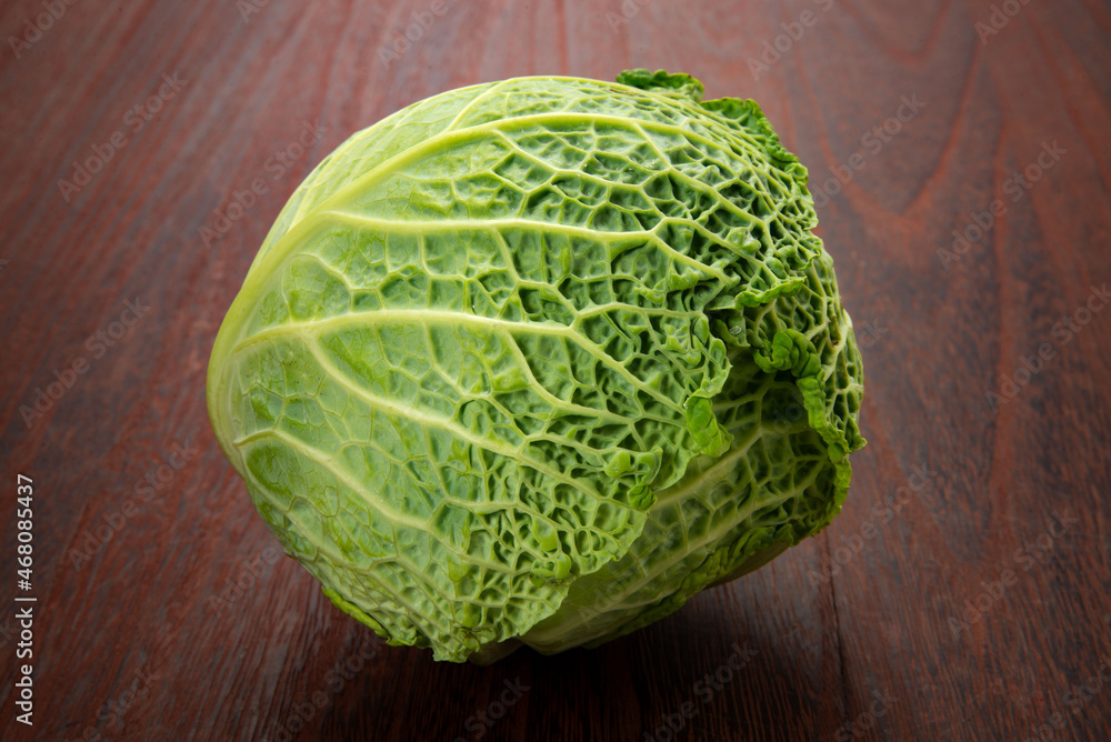 Fototapeta premium 西洋野菜のサボイキャベツ