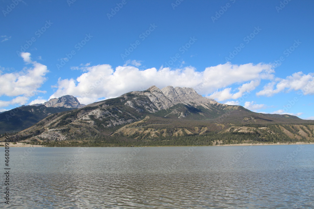 mountains meets the waters