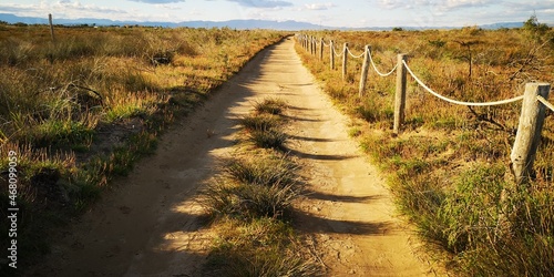 carretera, paisaje, naturaleza, cielo, camino, campa, césped, campo, campestre, campesina, verano, verde, árbol, agricultura, pista, paz, tarde, publicidad, alambrada, dehesa, al aire libre, fondo
