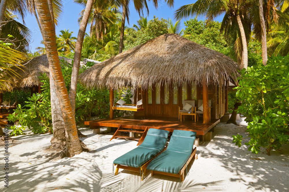 Fototapeta premium Beach bungalow - Maldives