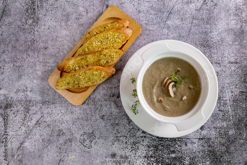Champignon Mushroom Soup with Garlic Bread
