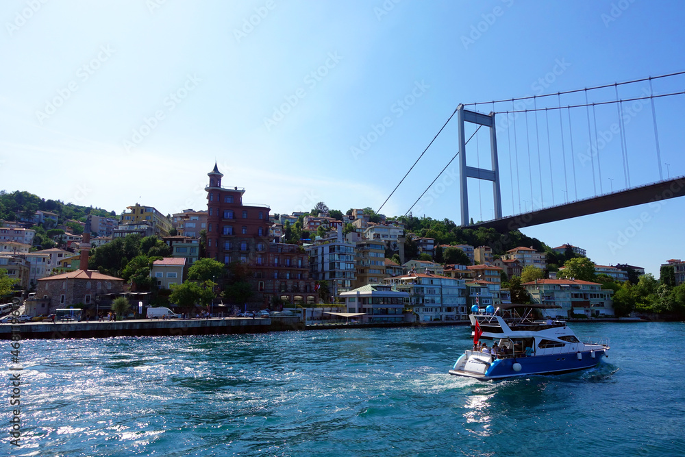 Naklejka premium Fatih Sultan Mehmet Bridge in Istanbul, Turkey