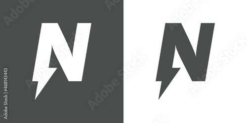 Símbolo energía eléctrica. Logotipo con letra inicial N con forma de relampago en fondo gris y fondo blanco