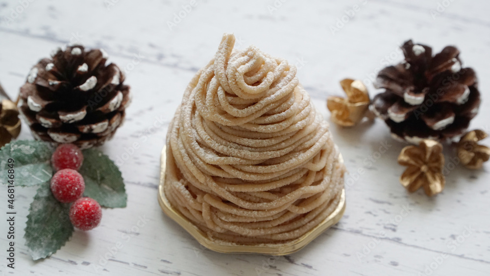 モンブランケーキとクリスマスの装飾 モンブランケーキとクリスマスの装飾