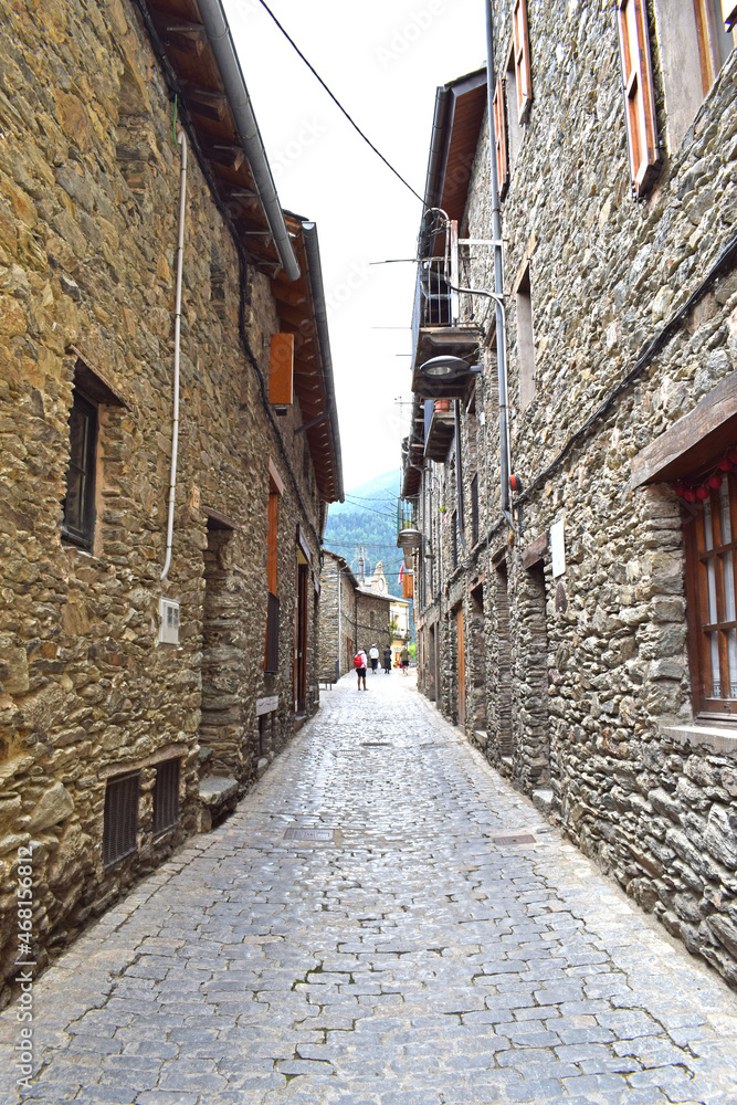 Fototapeta premium Calles de Queralbs, Barcelona Cataluña España