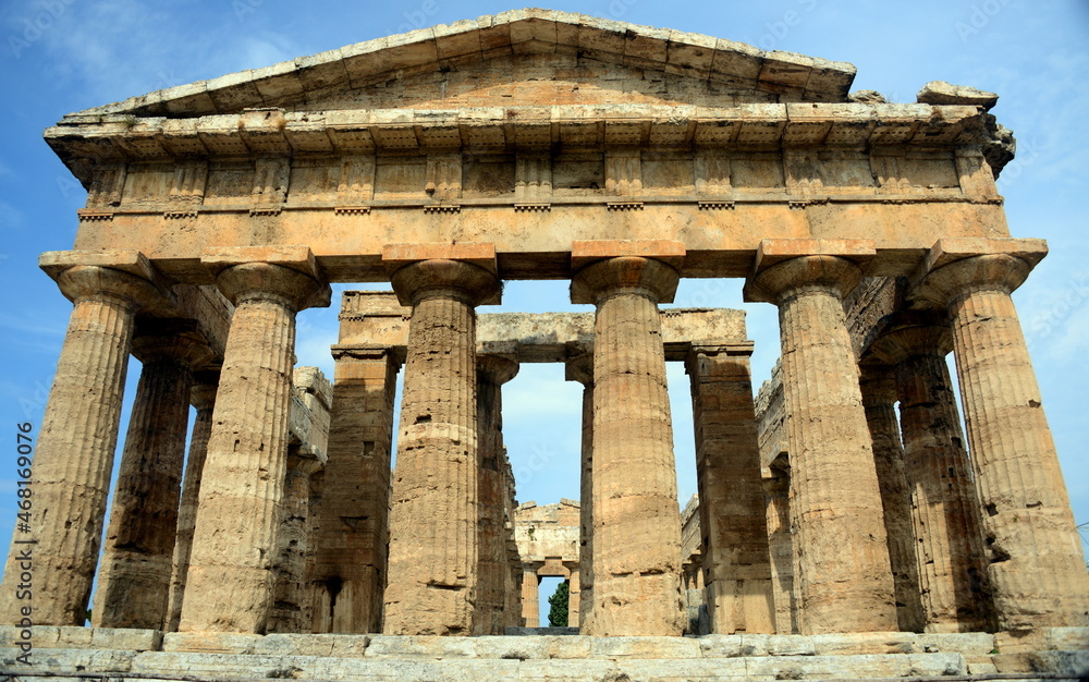 Obraz premium Temple of Neptune-Paestum, an ancient city of Magna Graecia called by the Greeks Poseidonia in honor of Poseidon, but very devoted to Athena and Hera. Under the Romans it takes the name of Paestum