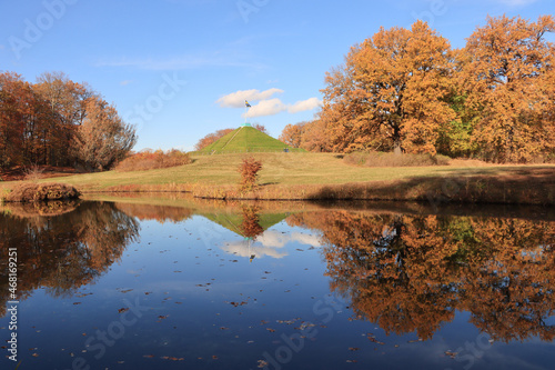 Herbstidylle im Fürst-Pückler Park Branitz; Schlangensee und Landpyramide photo