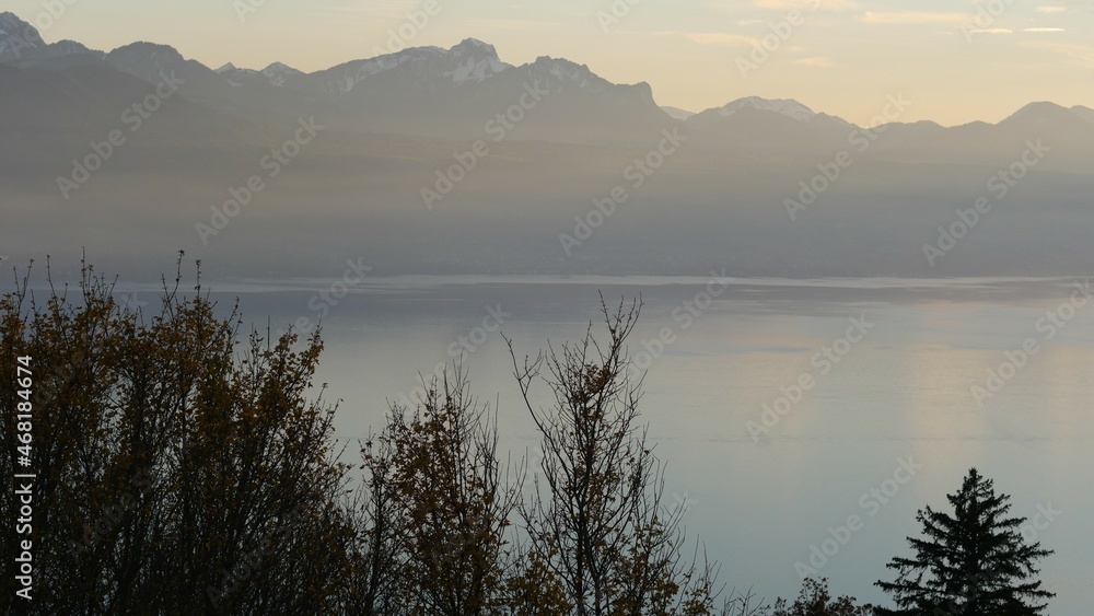 Fototapeta premium Coucher de soleil automnal sur le Léman