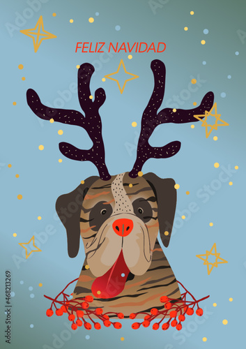 Diseño de tarjeta de navidad de un precioso perro con cuernos de reno sobre un fondo azul estrellado. Perro navideño