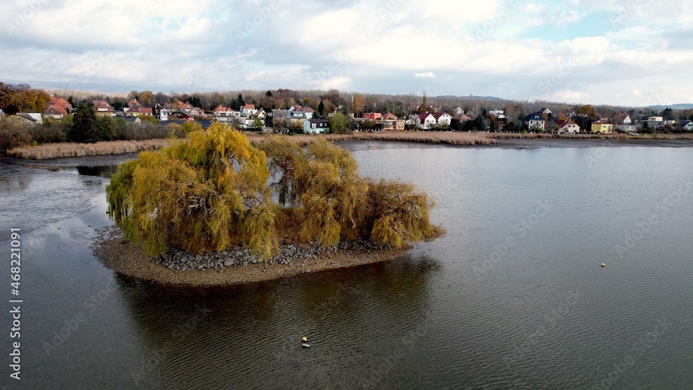 Fototapeta premium view of the river and the city