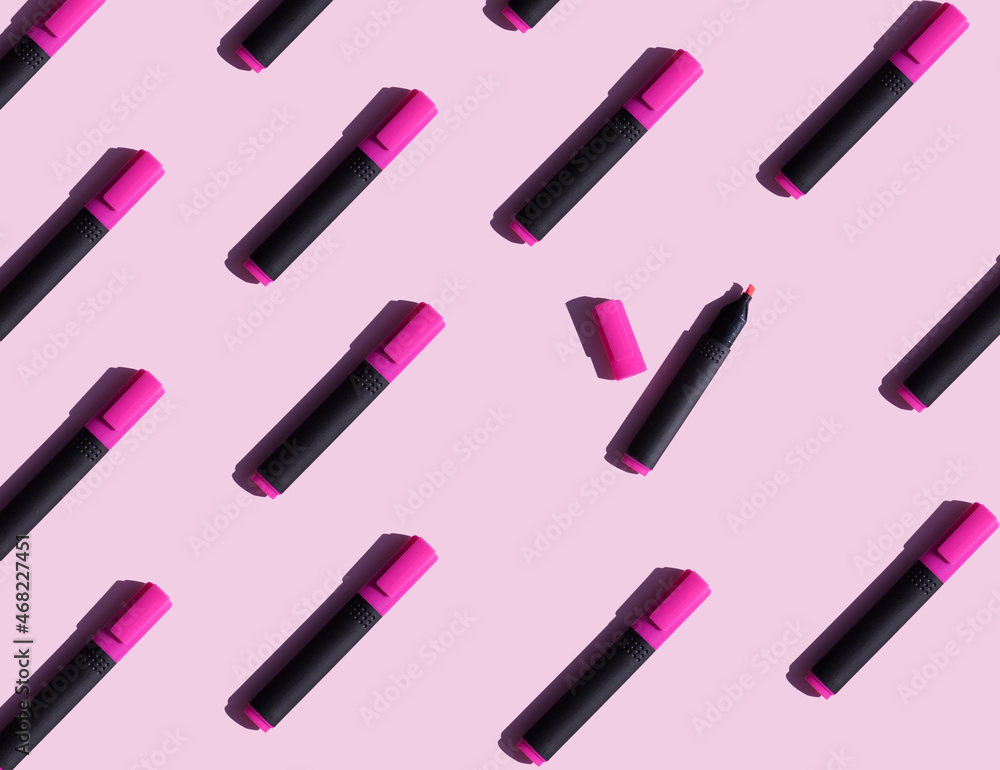 Obraz premium bright pink pattern with markers for learning and drawing. Creativity, text editing