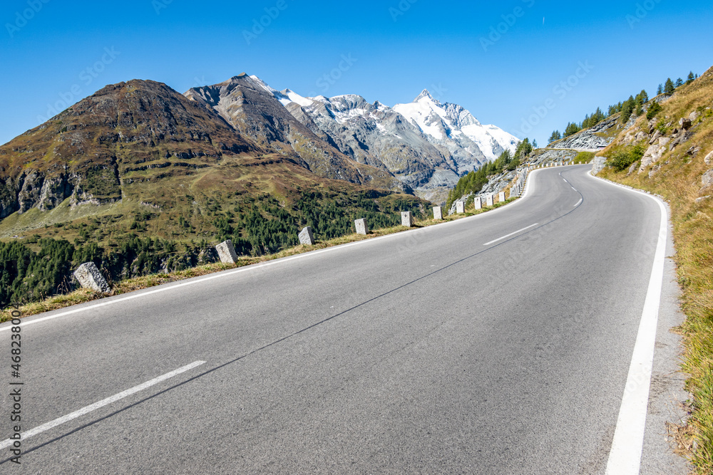 Naklejka premium landscape at the grossglockner mountain