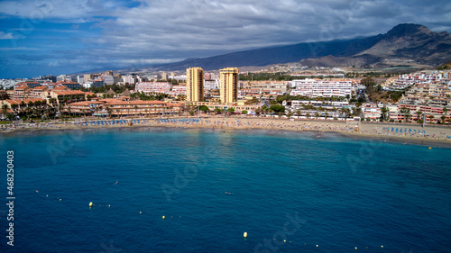 Vistas aérea de la playa de Las Vistas, Arona, Tenerife, Canarias. Fotos con drone