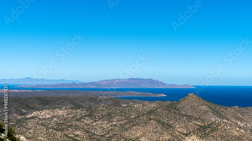 Panorámica de Isla Espíritu Santo desde la costa de Baja California Sur photo