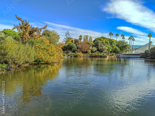 Paysage d'automne en bord de lac