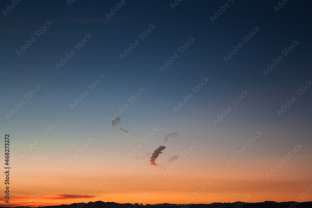 Fototapeta premium Atardecer con Nubes - puesta de sol