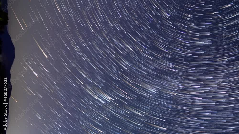 星空のタイムラプス 星の動き 日周運動 軌跡 スタートレイル 縦動画 星空のタイムラプス 星の動き 日周運動 軌跡 スタートレイル 縦動画
