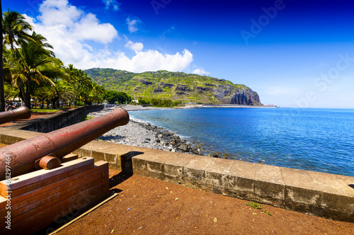 Historyczna broń w miejscu Le Barachois, Saint Denis, Reunion