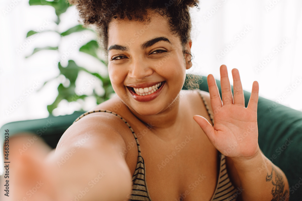 Beautiful woman waving hand taking selfie - obrazy, fototapety, plakaty 