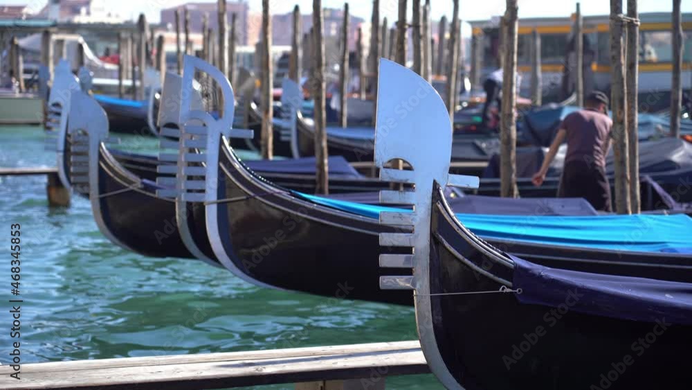 Europe, Venice November 2021 - Italy , Venice - Ancient gondolas boats for tourists in the Venice lagoon - Resumption of tourism with the end of the lockdown due Covid-19 Coronavirus - Canal Grande Europe, Venice November 2021 - Italy , Venice - Ancient gondolas boats for tourists in the Venice lagoon - Resumption of tourism with the end of the lockdown due Covid-19 Coronavirus - Canal Grande