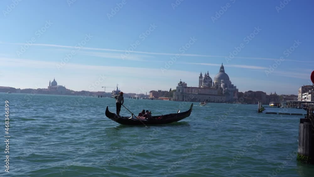 Europe, Venice November 2021 - Italy , Venice - Ancient gondolas boats for tourists in the Venice lagoon - Resumption of tourism with the end of the lockdown due Covid-19 Coronavirus - Canal Grande Europe, Venice November 2021 - Italy , Venice - Ancient gondolas boats for tourists in the Venice lagoon - Resumption of tourism with the end of the lockdown due Covid-19 Coronavirus - Canal Grande