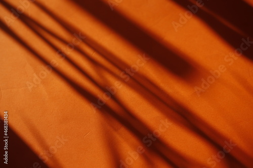 Tło pomarańczowe z cieniami po przekątnej