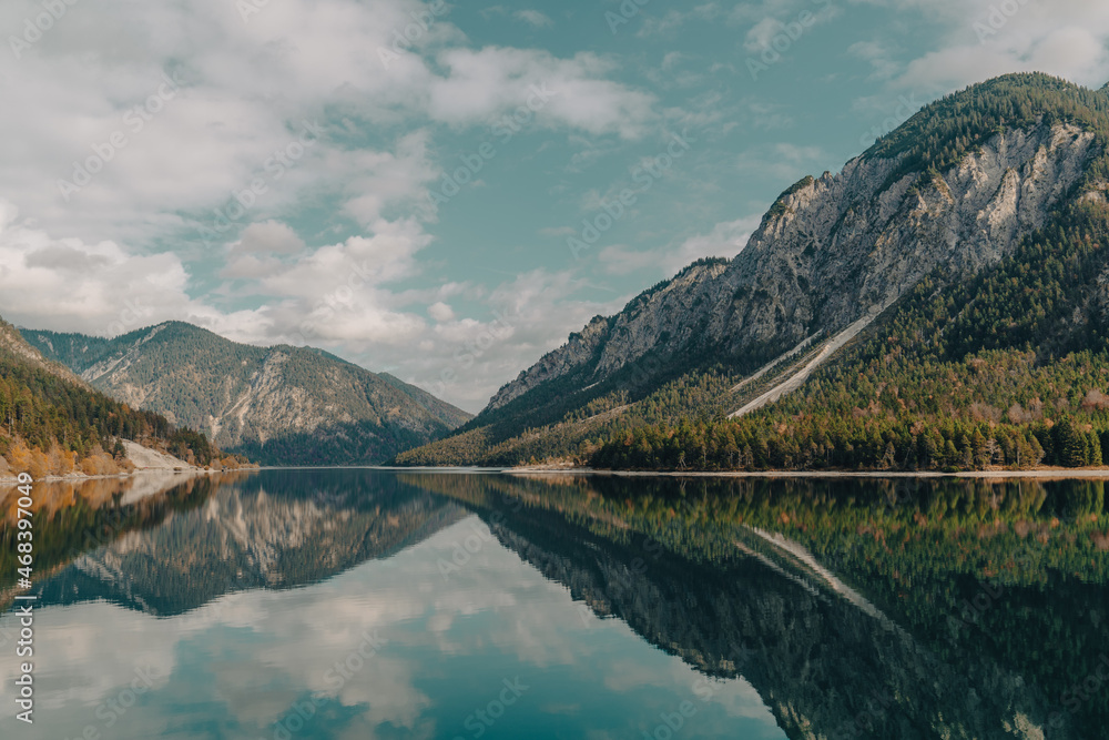 Fototapeta premium Plansee in Autum