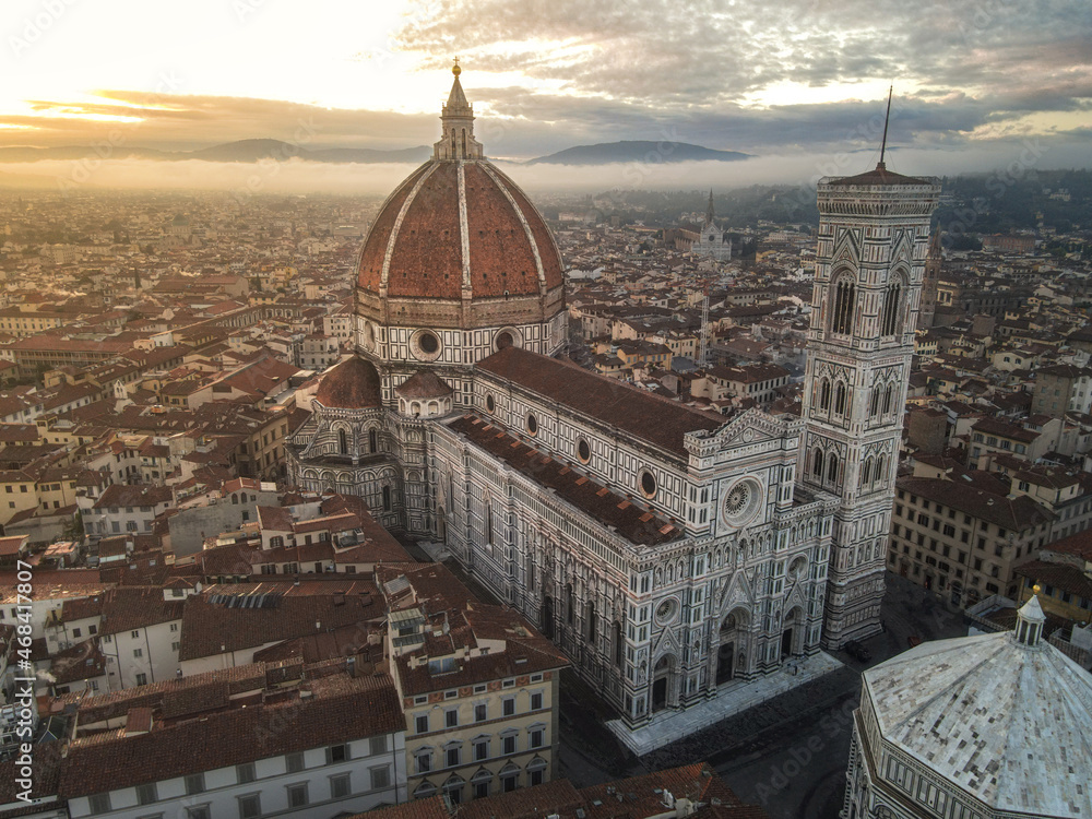 Kathedrale von Florenz am frühen Morgen. Sonnenaufgang in Florenz.