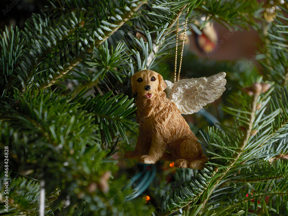 Naklejka premium Christmas ornament with dog with angel wings