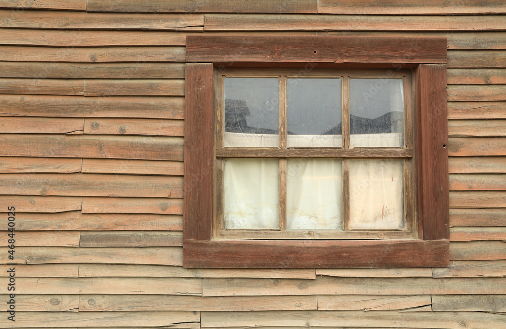 ventana vieja cortinas cabaña de madera poblado del oeste 4M0A6193-as21