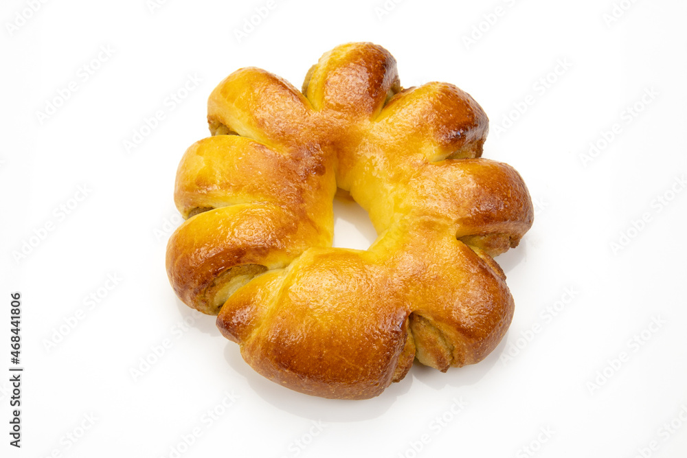 pâtisserie brioché isolé sur un fond blanc pâtisserie brioché isolé sur un fond blanc