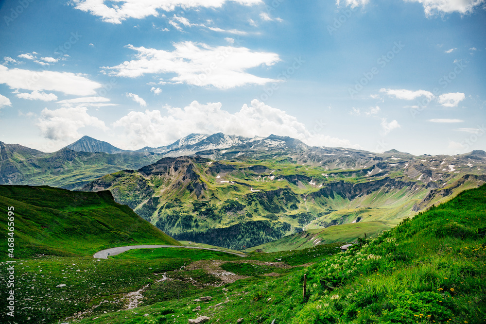 Naklejka premium landscape with sky and clouds