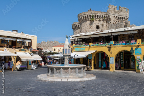 Fototapeta Naklejka Na Ścianę i Meble -  Fountain at Hippocrates square, Old Town of Rhodes, Greece