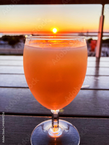 Obraz na plátně aperitive and sunset