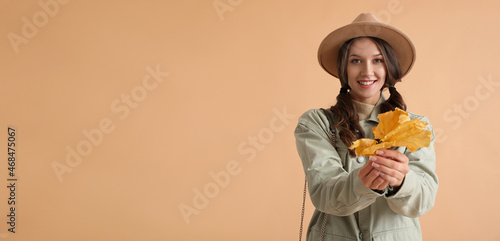 Stylish young woman in autu...