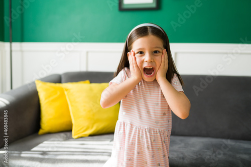 Fotografi I can't believe it. Disobedient kid shouting